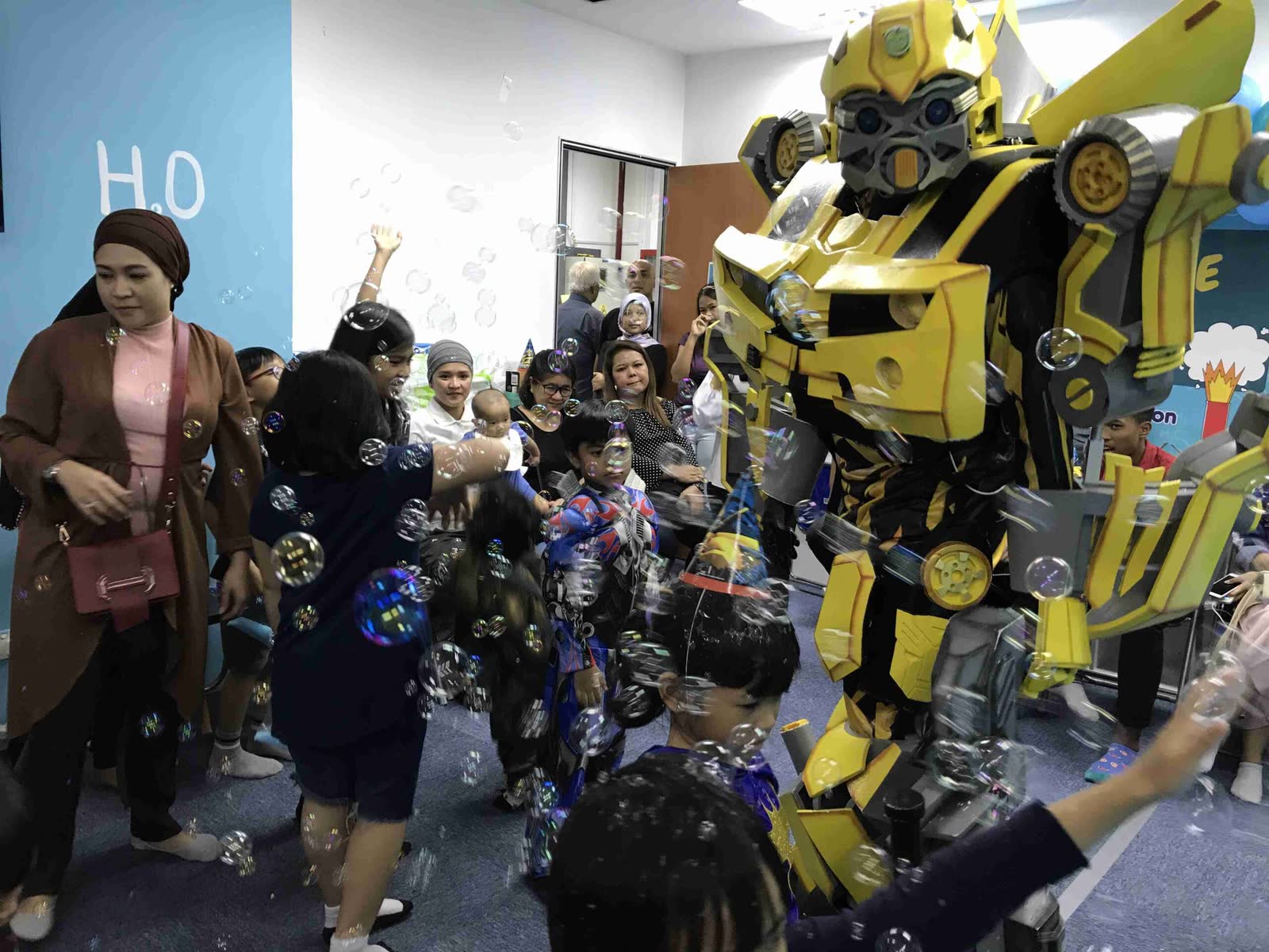 Children at a Newtonshow cartoon birthday party in Malaysia (2)