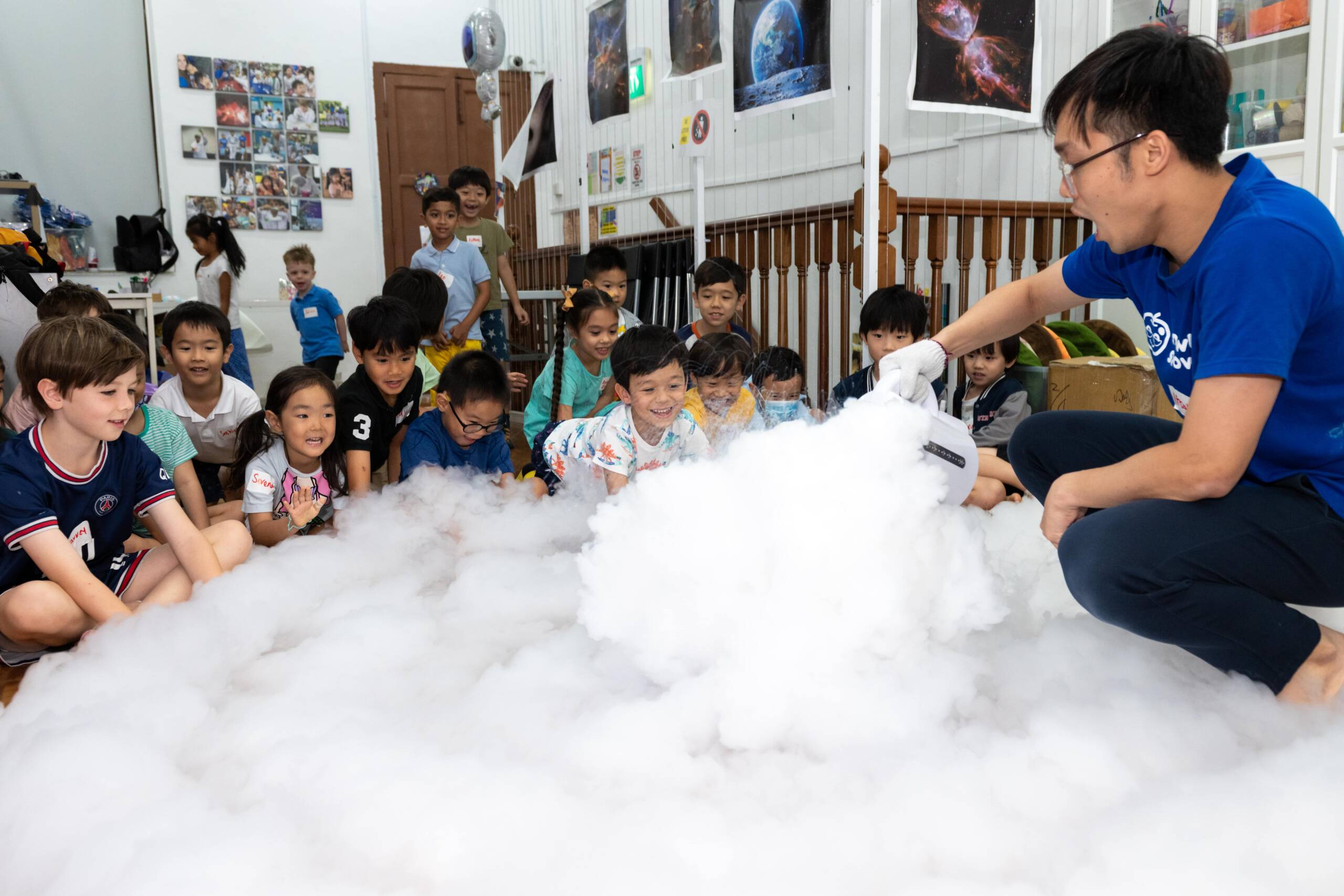 Children at a Newtonshow science birthday party in Malaysia (2)
